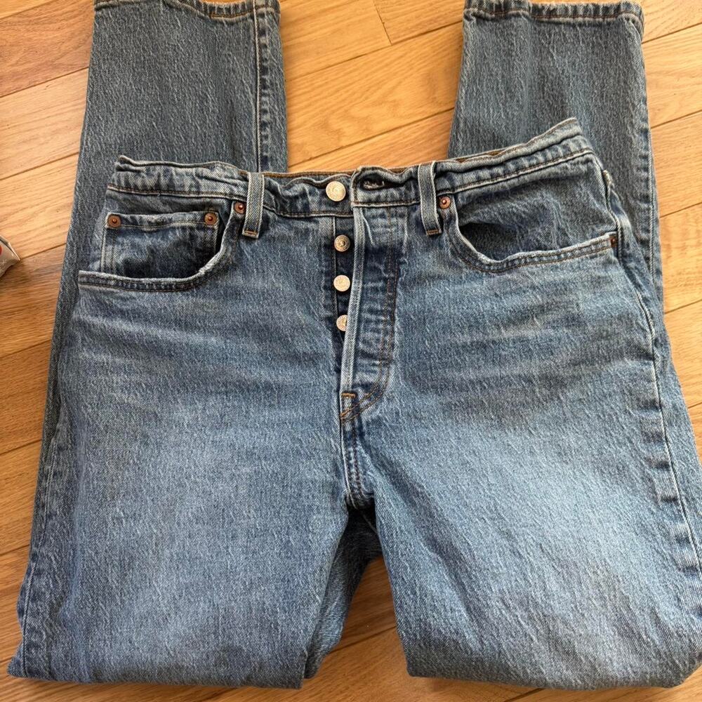 Levis 501 button fly closure